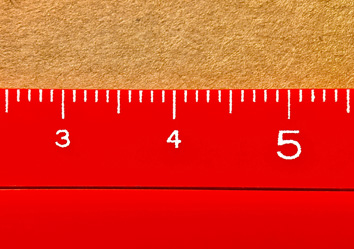 スリットルーラーＰ１５ｃｍ（レトロ調に仕上げられた目盛と数字）レトロ定規,non-slip ruler,レトロ,デザイン,シンプル,ユニーク,おしゃれ,上質,高級,丈夫,プレゼント,ギフト,贈り物,記念,祝い,ノベルティ,プロモーション,文具,文房具